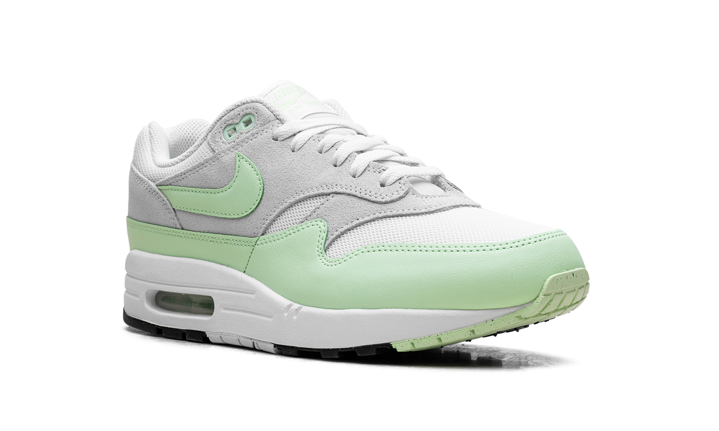 Air Max 1 Essential "Vapor Green"