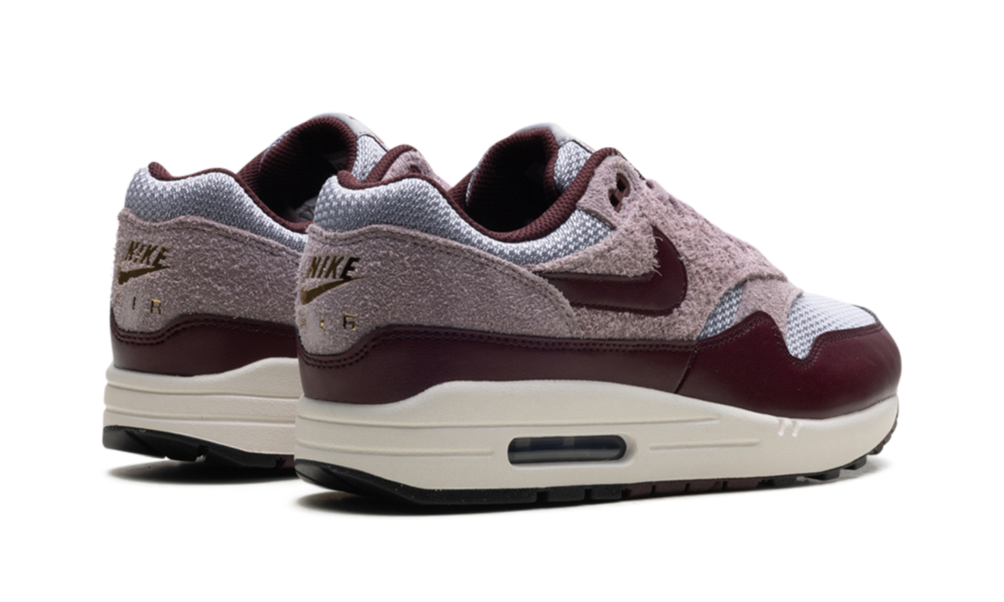 Air Max 1 ESS PRM "CEMENT GREY/BURGUNDY CRUSH"