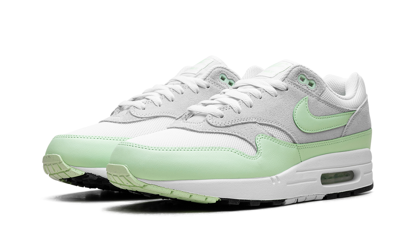 Air Max 1 Essential "Vapor Green"