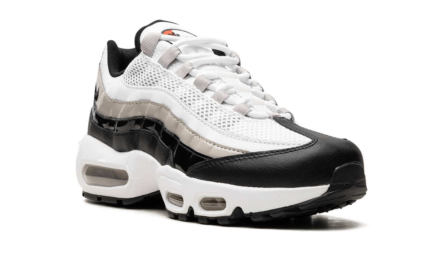 AIR MAX 95 WMNS "Light Iron Ore / Black Patent"