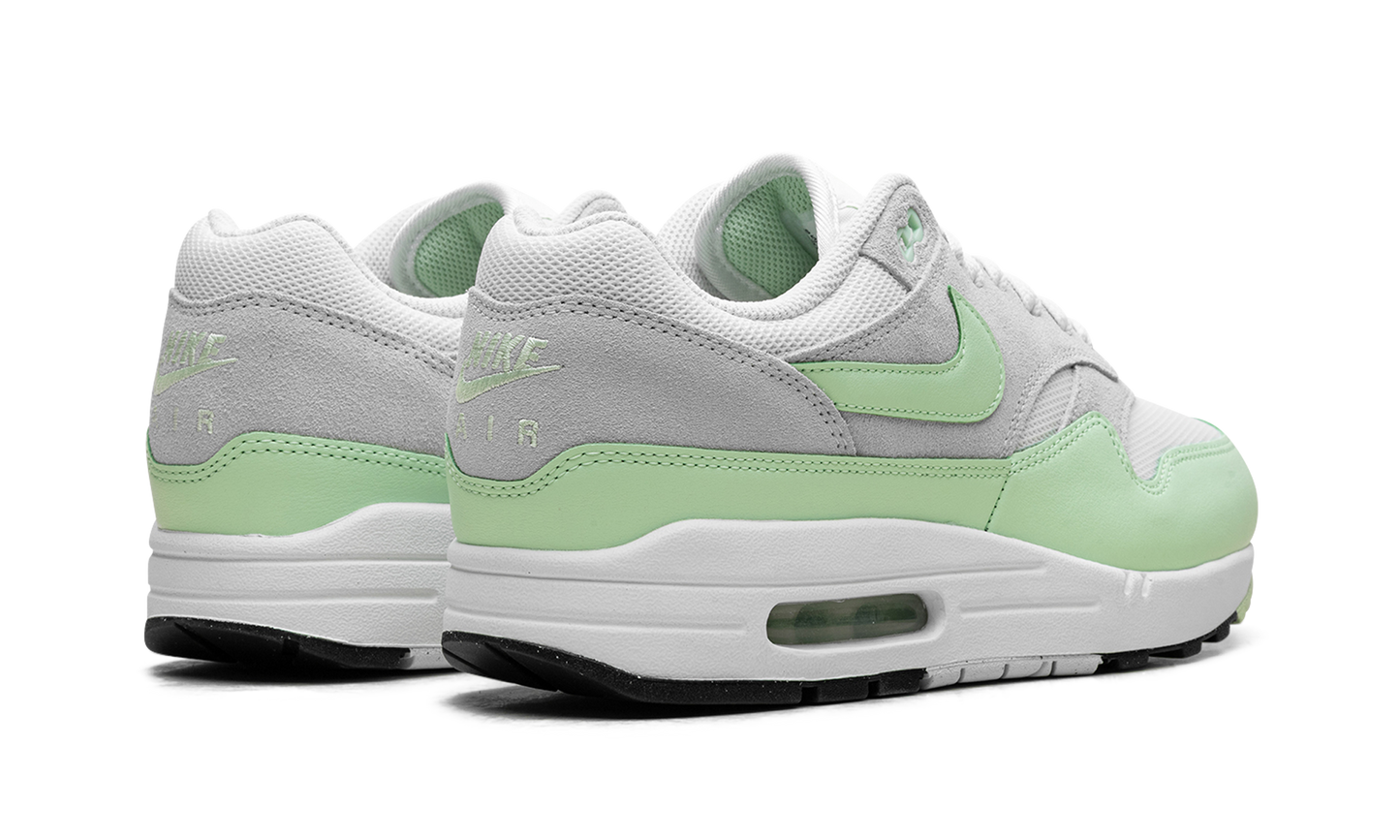 Air Max 1 Essential "Vapor Green"