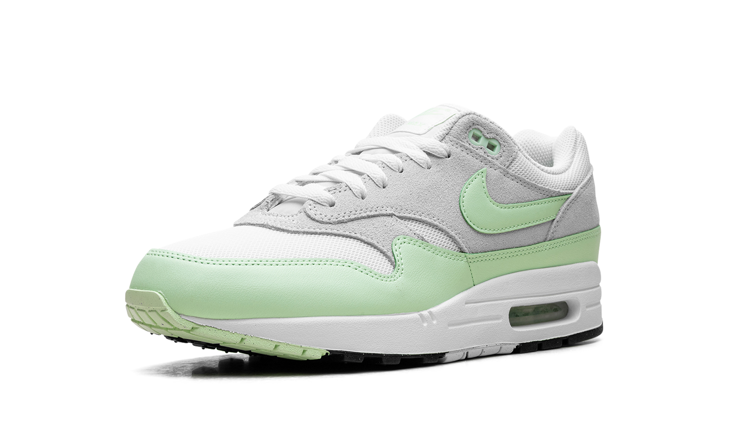 Air Max 1 Essential "Vapor Green"